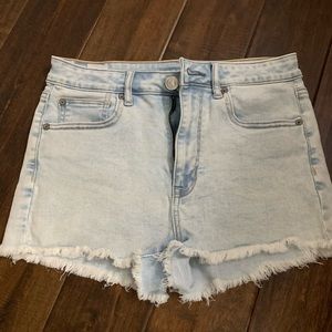 American eagle hi-rise shortie light wash